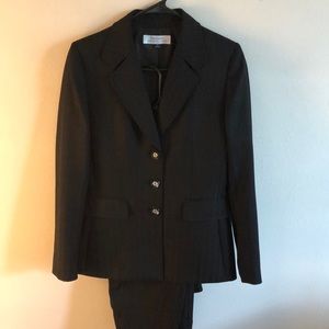 Tahari pants suit
